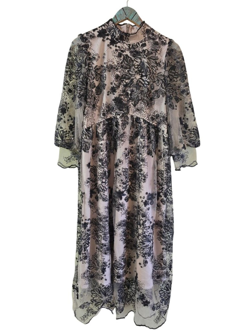Vickey and Lucas Black & Ivory Embroidered Floral Lace Midi Dress, NWOT, Sz M